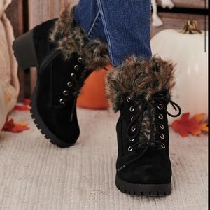 NWOT Nanamacs Faux Fur Trimmed Booties